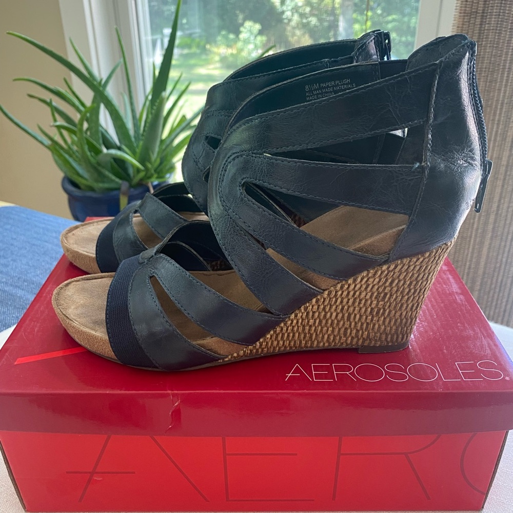 Aerosoles wedge very comfortable wedge like new with original box